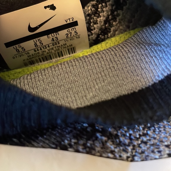 Mid top Black and Gray Nike Zoom - Picture 4 of 6